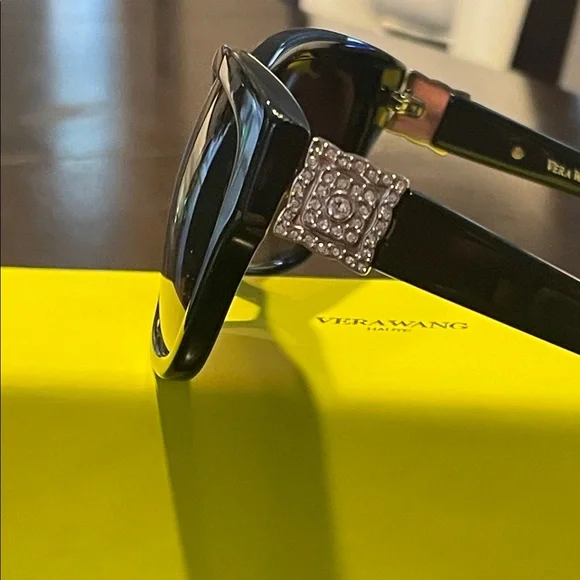 Vera Wang Black Sunglasses - Picture 2 of 4